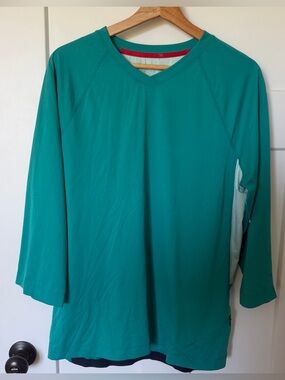 REI Men’s Cycling Shirt Medium VNeck Lightweight NWOT Outdoor Top